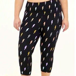 Torrid Black Capri Colorful Lightning Bolt Athletic Leggings Plus Size 4X NWT